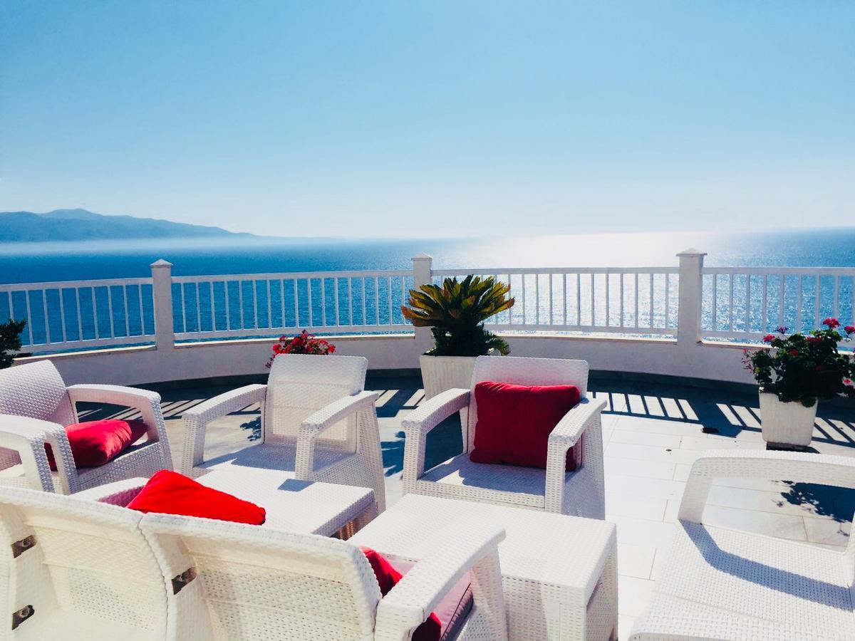 Apartments On The Beach Sarande Exterior photo